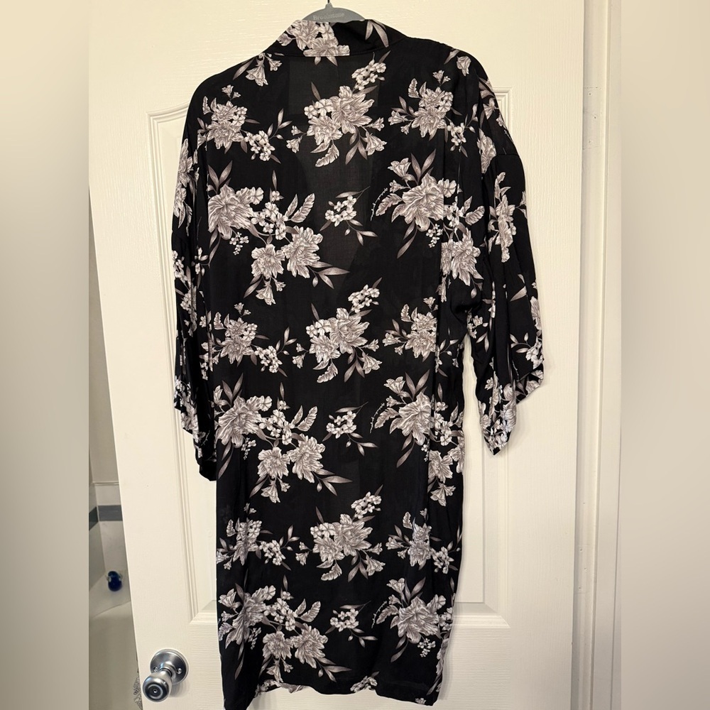 Spiritual Gangster Maya Black Floral Tie Front Kimono - Picture 15 of 16
